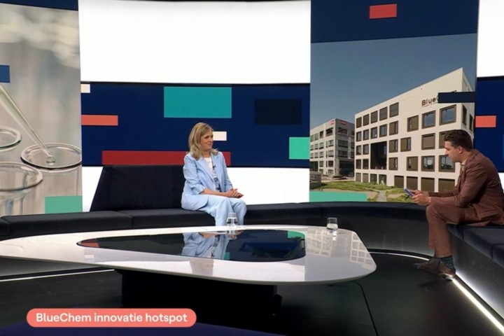 Barbara Veranneman in de studio van De Markt op VRT1
